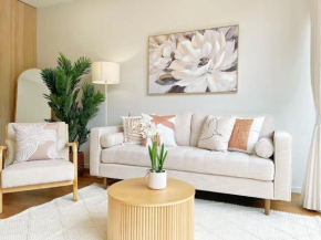 Central Charm 2 BDR & 1 STUDY Townhouse VS AC & Parking